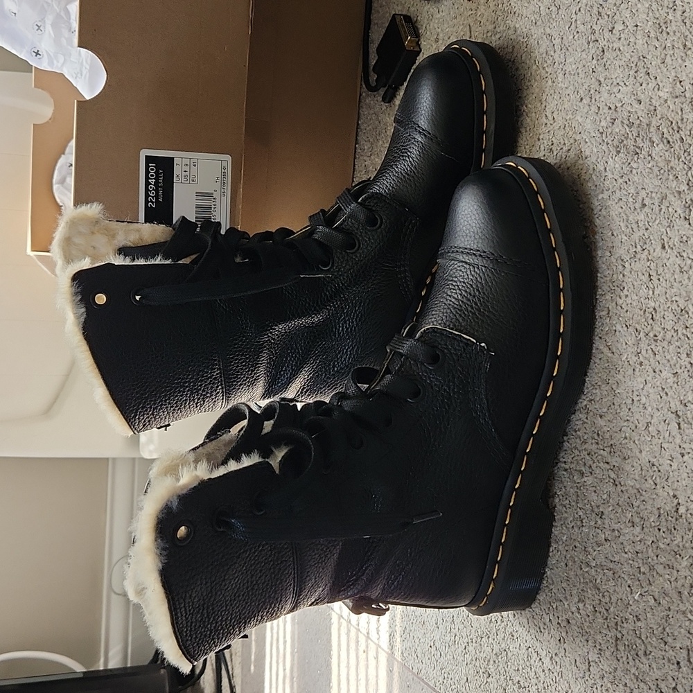 Dr. Martens Aimilita FL - size 9